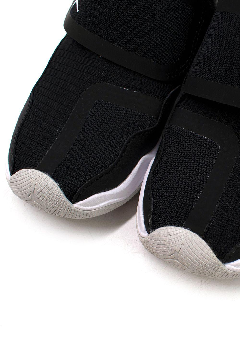 Nike Jordan black & red 23/7 Junior Trainers