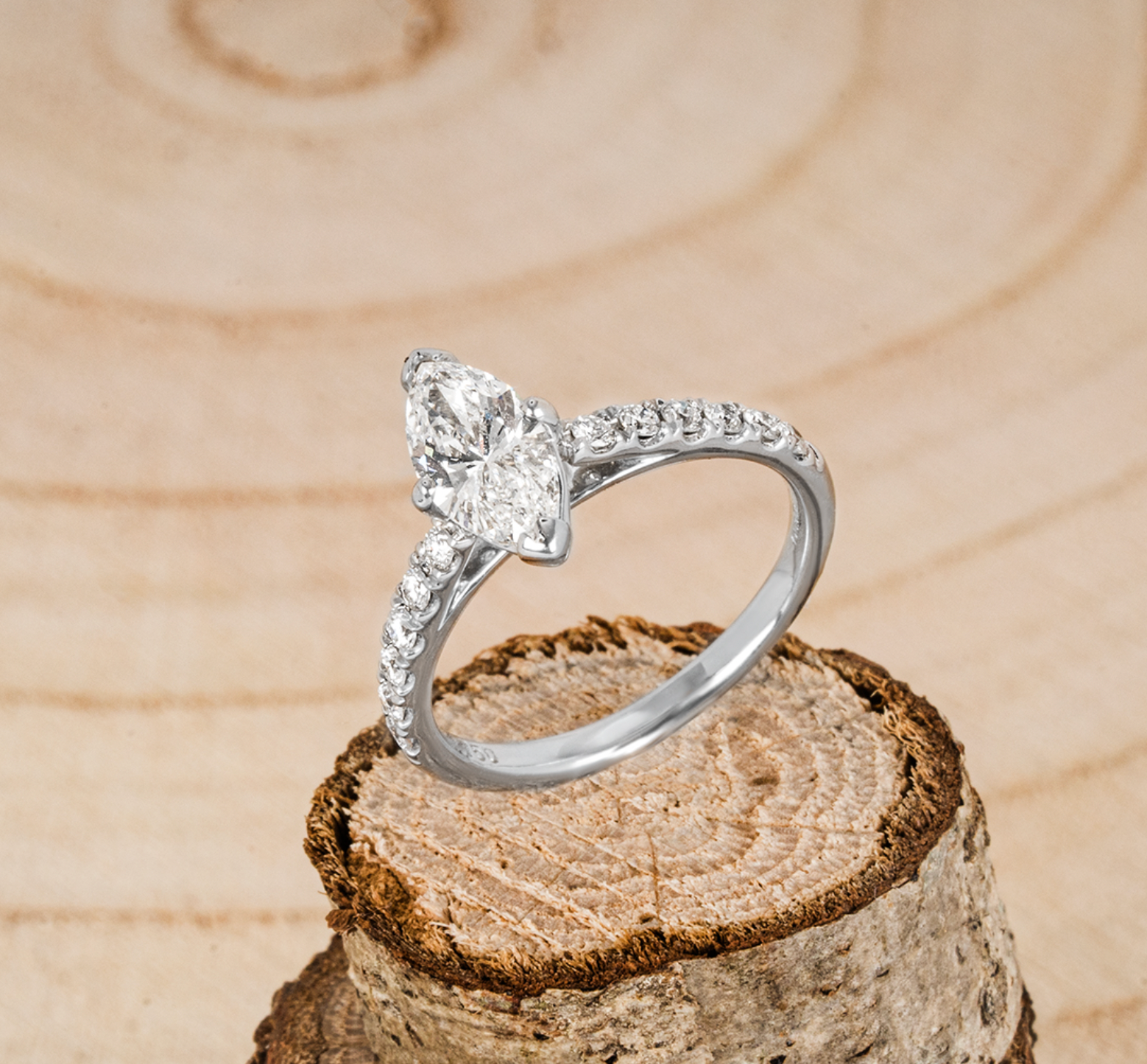 18ct white gold & white diamond Marquise Solitaire ring 51EU