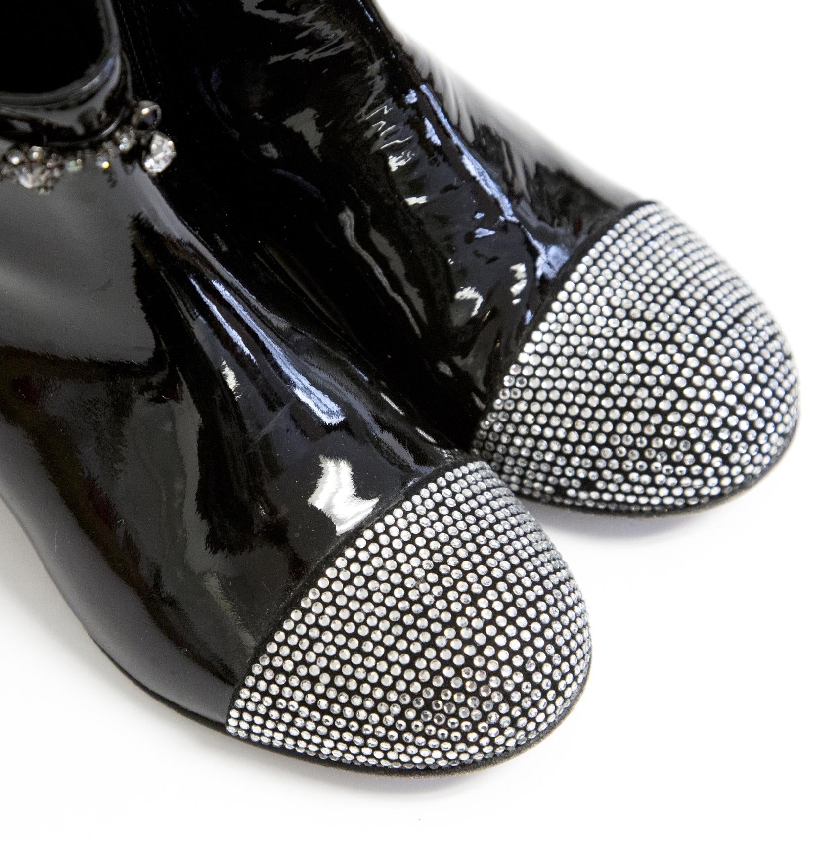 Missouri kids dangle patent leather boots