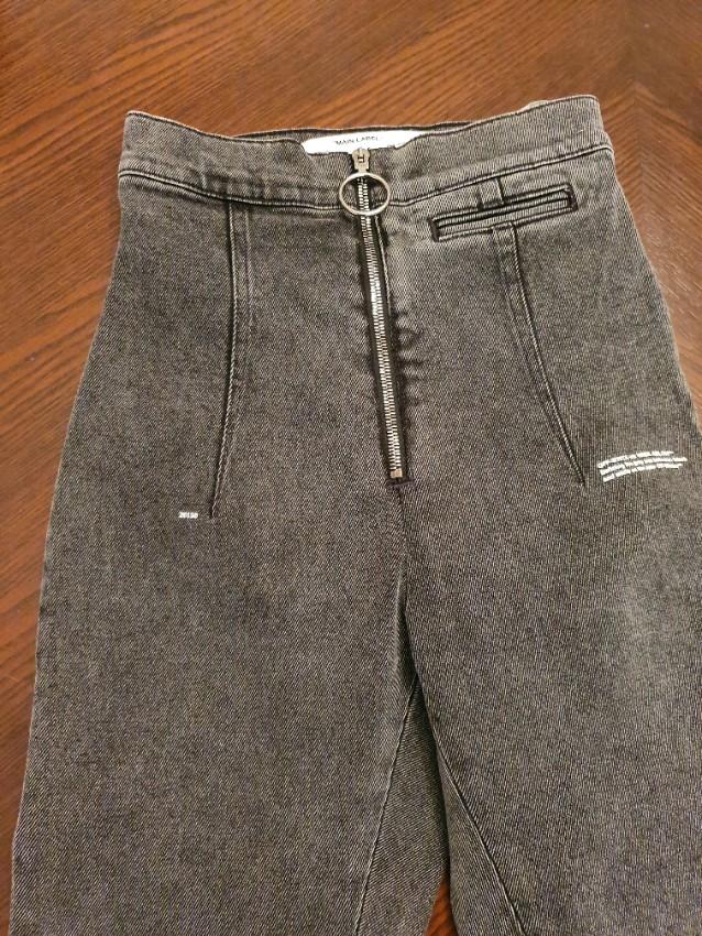 Off-White Ring-Zip Skinny Jeans.