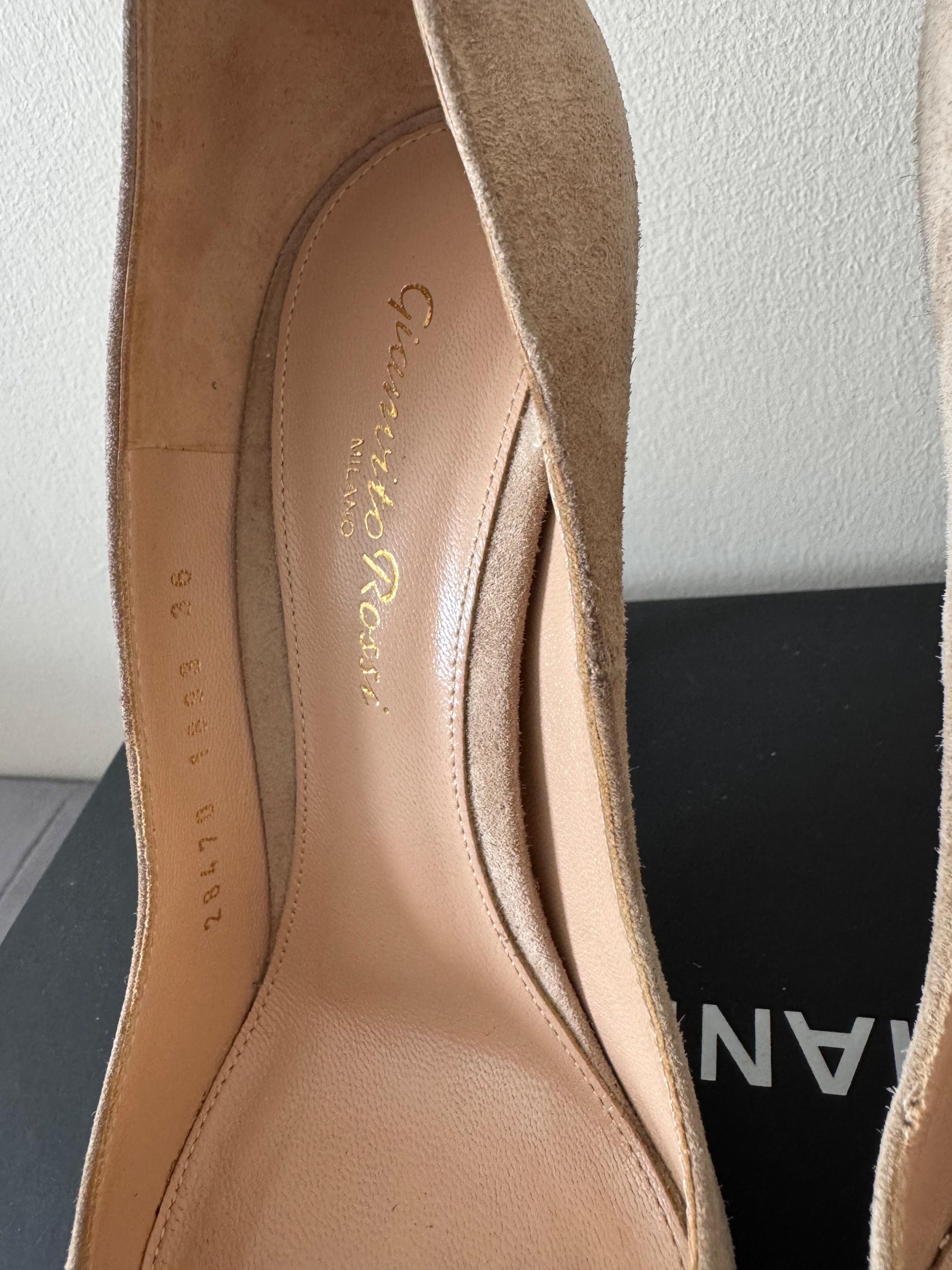 Gianvito Rossi Beige Suede Pumps