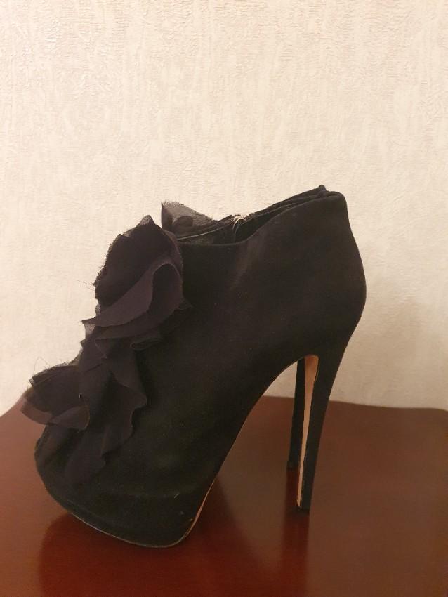Giuseppe Zanotti Ruffle-front suede ankle boots