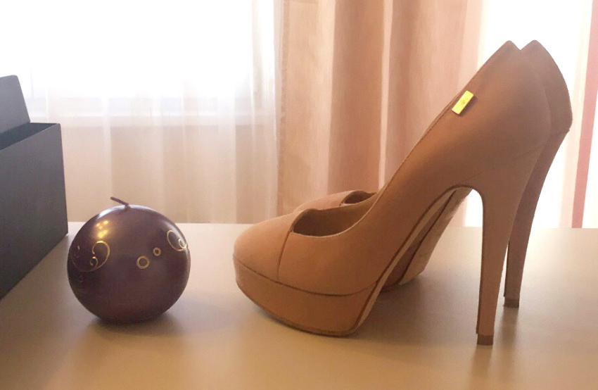ELISABETTA FRANCHI Suede Pumps