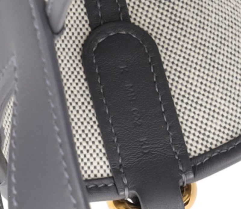 Hermès Écru/Noir In-the-Loop 18 bag