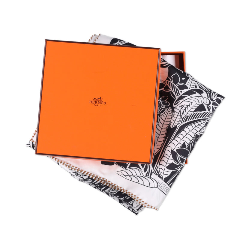Hermès Flamingo Party Tattoo shawl 140