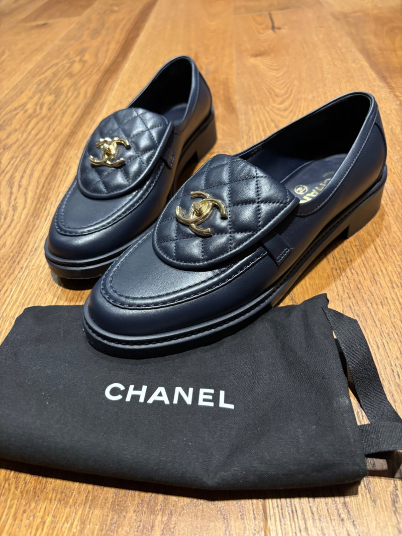 Chanel Navy Leather Flat Shoes 38,5