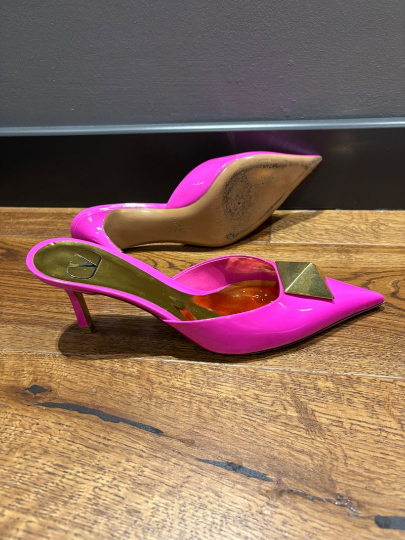 Valentino Garavani Pink and Gold Patent Leather with Metal Embellishments Heeled Shoes