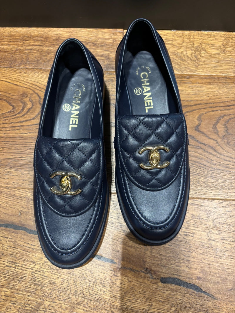 Chanel Navy Leather Flat Shoes 38,5