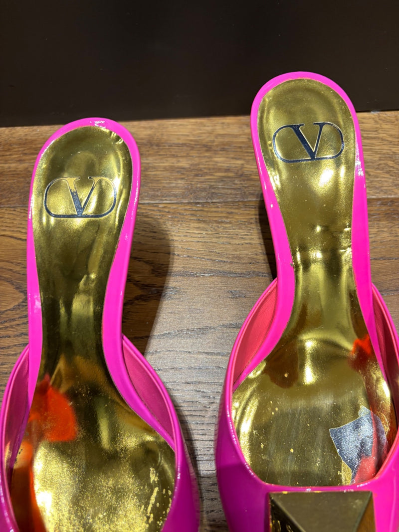 Valentino Garavani Pink and Gold Patent Leather with Metal Embellishments Heeled Shoes