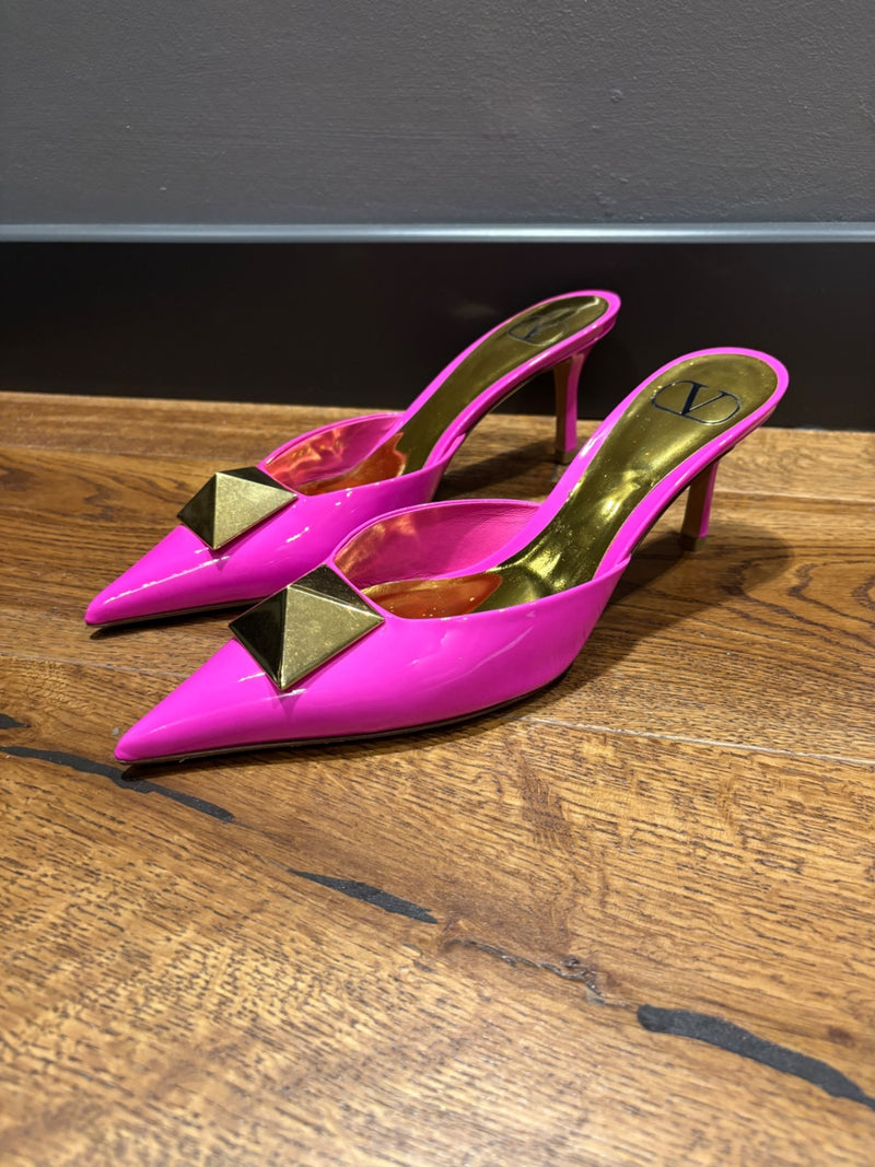 Valentino Garavani Pink and Gold Patent Leather with Metal Embellishments Heeled Shoes