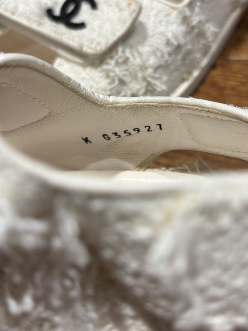 Chanel White Textile with frayed edges, rubber sole Sandals