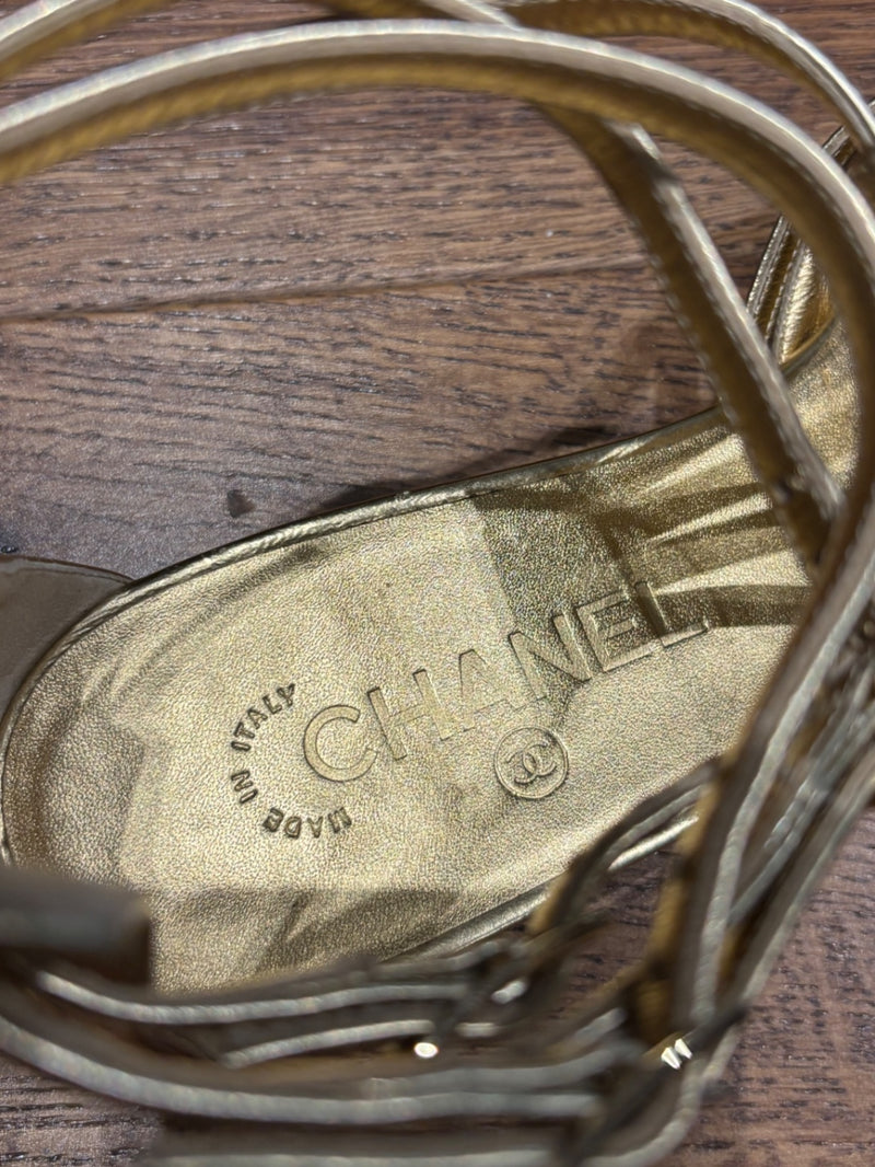 CHANEL Gold Leather Sandals 39,5