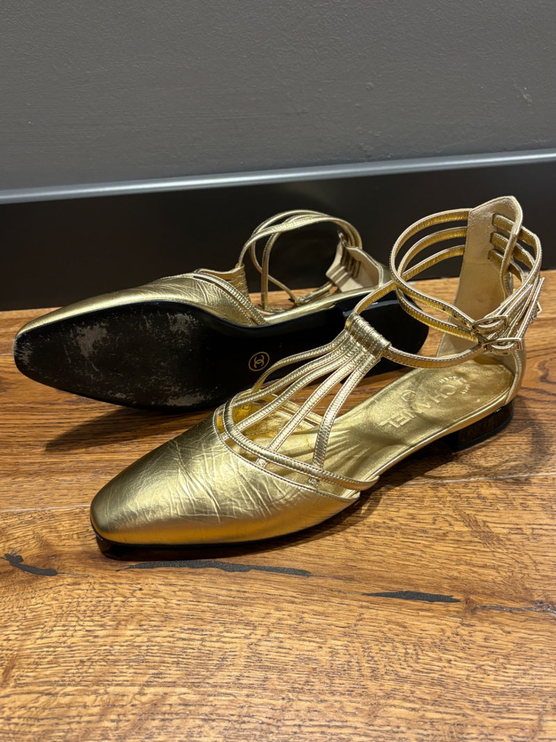 CHANEL Gold Leather Sandals 39,5