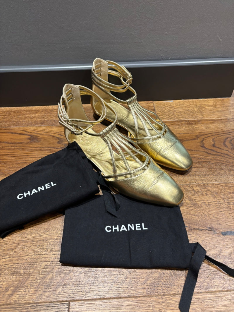CHANEL Gold Leather Sandals 39,5