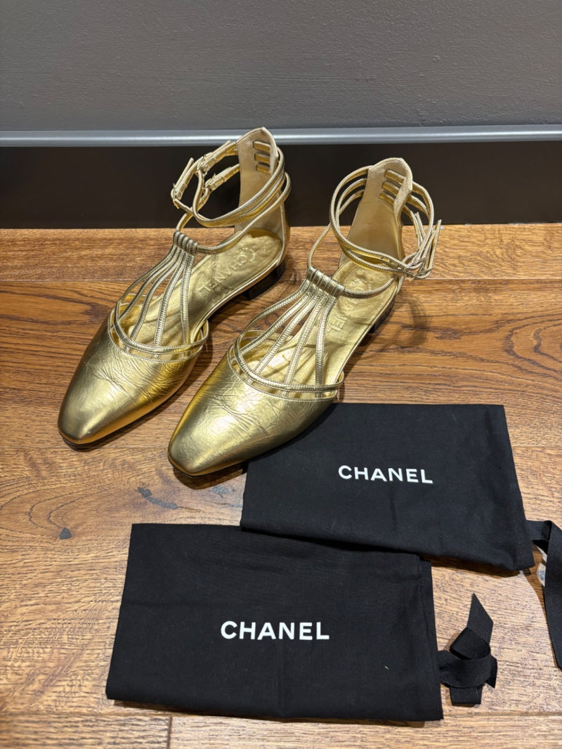 CHANEL Gold Leather Sandals 39,5