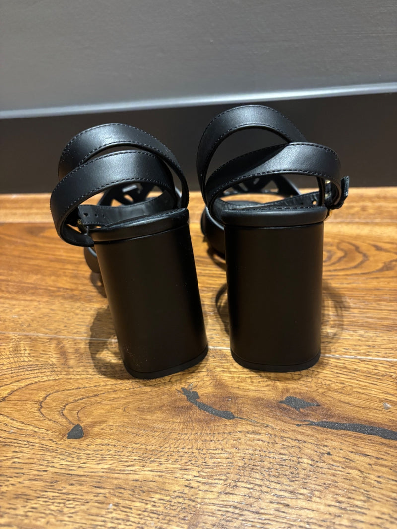 Louis Vuitton Isola Black Leather Sandals 38,5