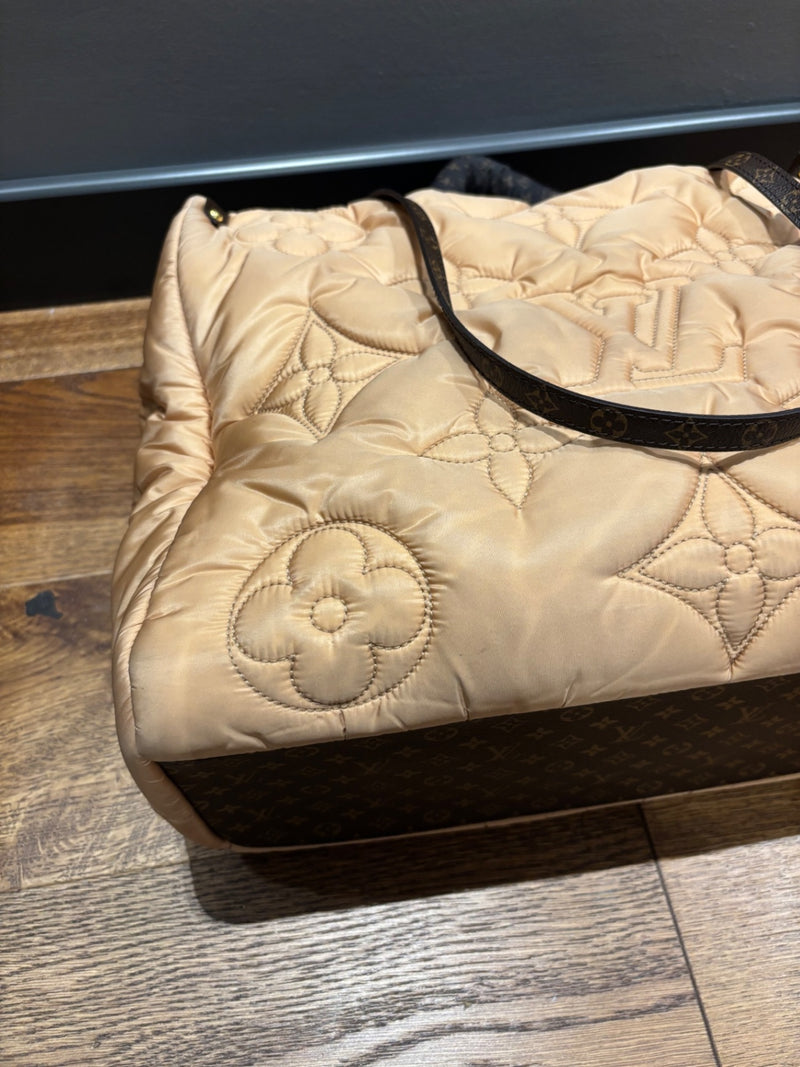 Louis Vuitton Beige Quilted fabric with leather handles and details Bags