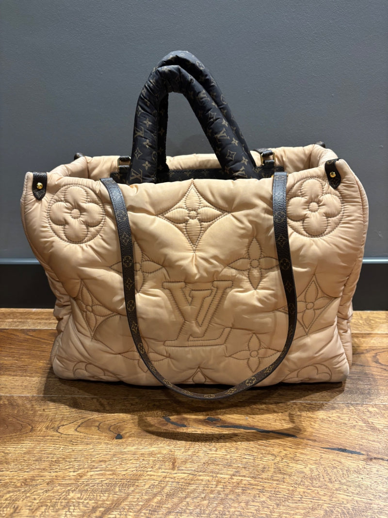 Louis Vuitton Beige Quilted fabric with leather handles and details Bags
