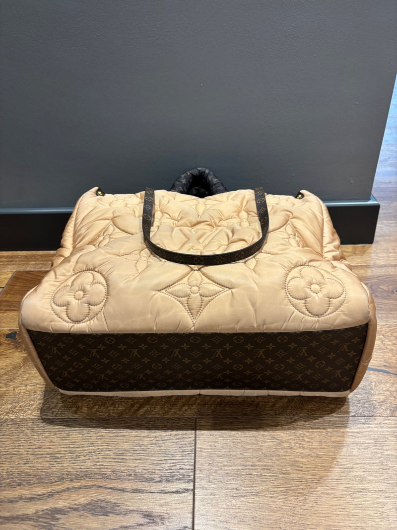 Louis Vuitton Beige Quilted fabric with leather handles and details Bags
