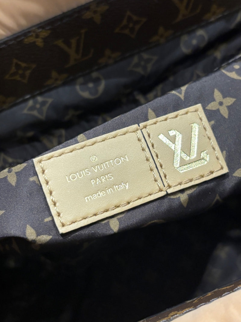 Louis Vuitton Beige Quilted fabric with leather handles and details Bags