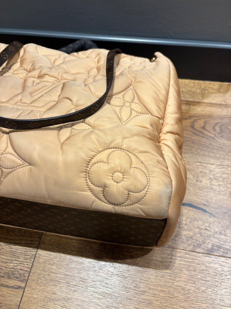 Louis Vuitton Beige Quilted fabric with leather handles and details Bags