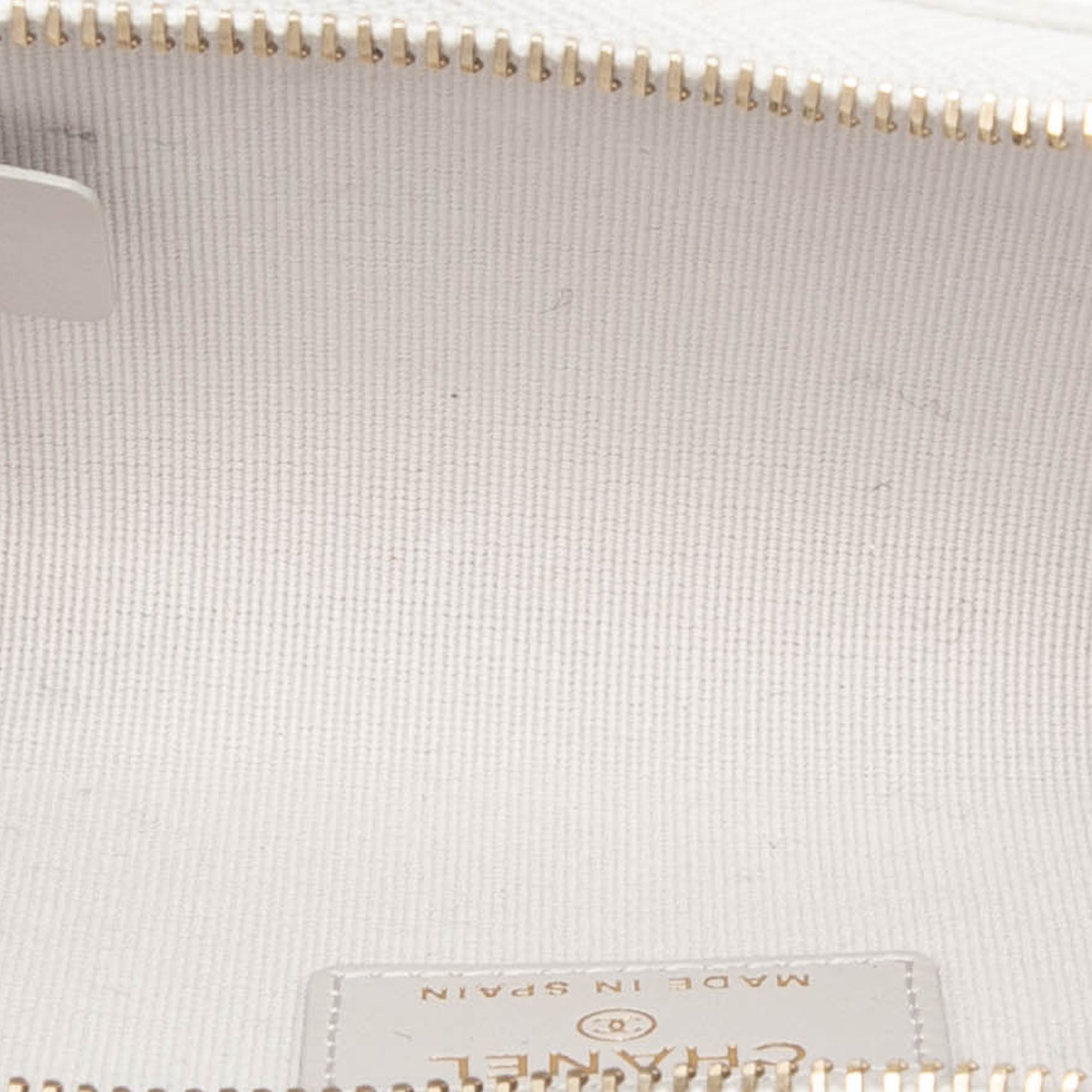 CC Quilted Caviar Zip Around Card Holder - Image 4