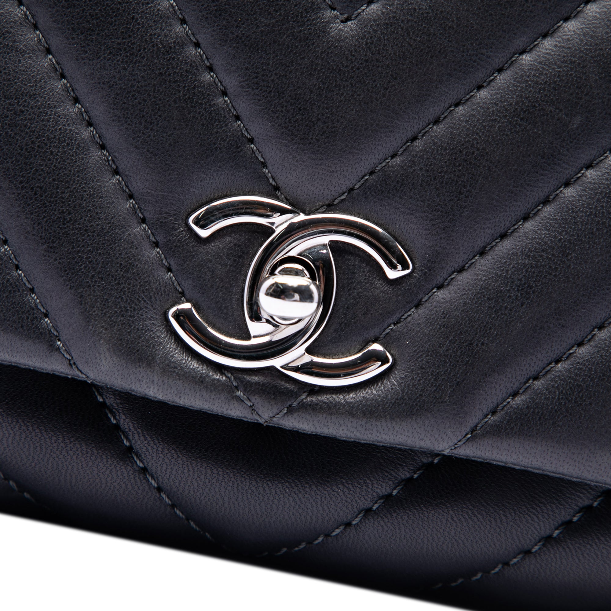 Medium Chevron Lambskin Surpique Flap - Image 5