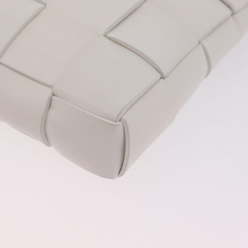 Bottega Veneta The Snap Clutch Maxi Intrecciato Leather With Wood And Metal White