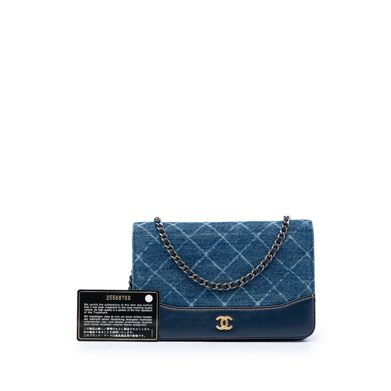 Printed Denim and Calfskin Gabrielle Wallet On Chain - Image 7