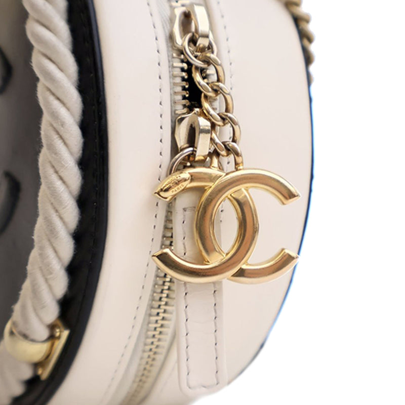 Crumpled Calfskin En Vogue Round Bag - Image 9