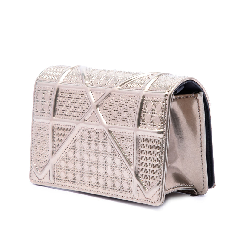 Metallic Patent Microcannage Diorama Wallet on Chain - Image 2