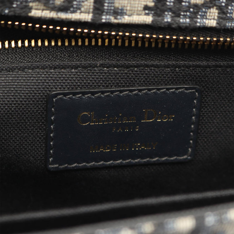 Oblique Canvas 30 Montaigne Flap - Image 4