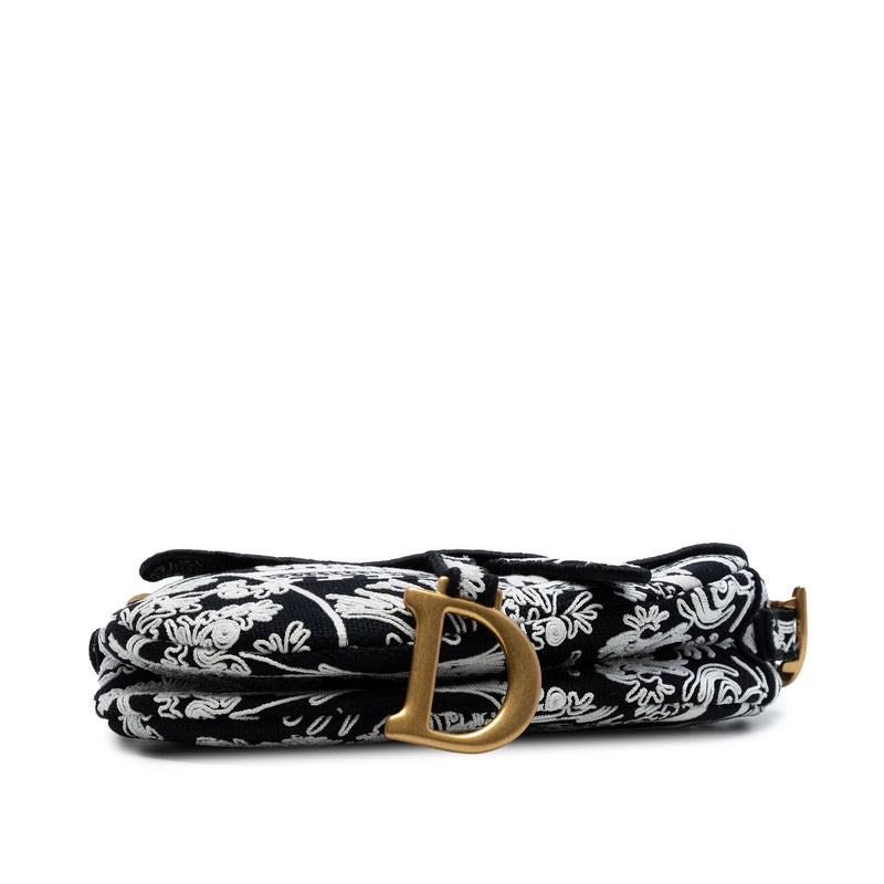 Canvas Embroidered Ornamental Cornely Saddle Bag - Image 3