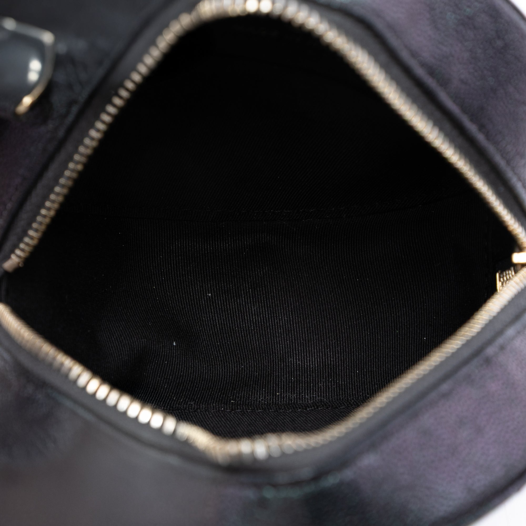 CC Quilted Iridescent Caviar Round Clutch With Chain - Image 4