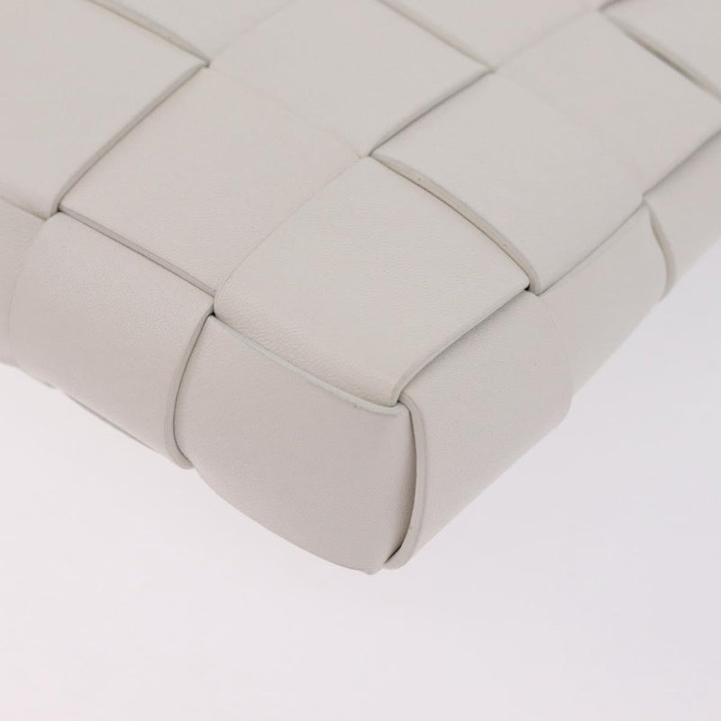 Bottega Veneta The Snap Clutch Maxi Intrecciato Leather With Wood And Metal White