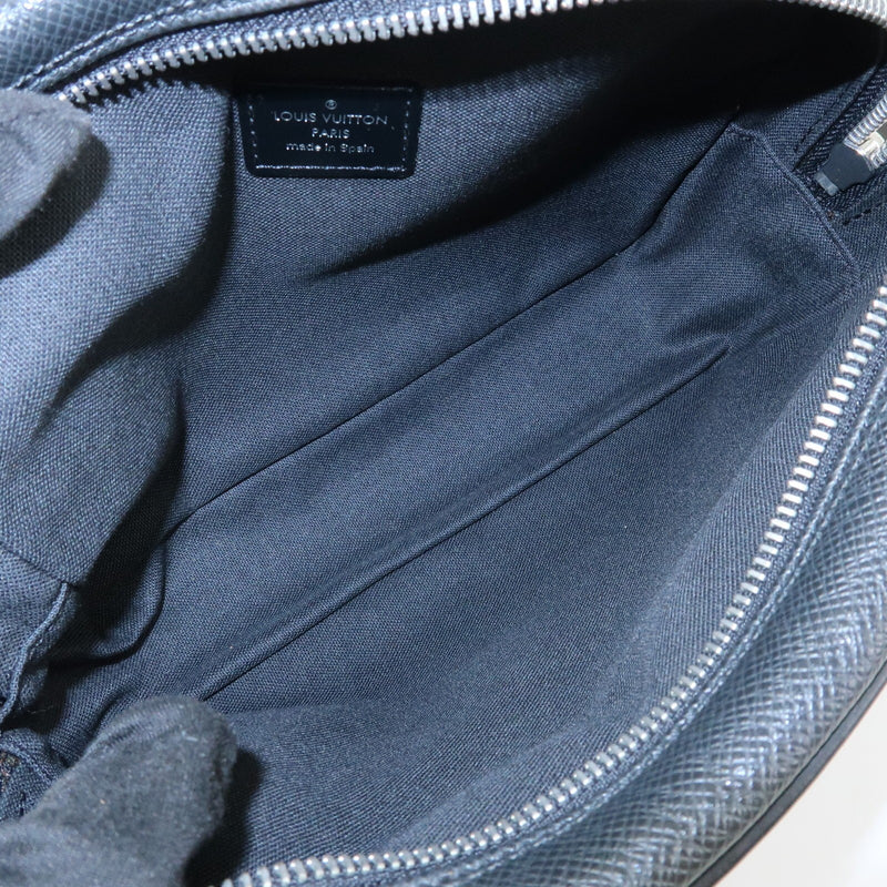 Louis Vuitton Kaluga Pochette Clutch Taiga Leather Black