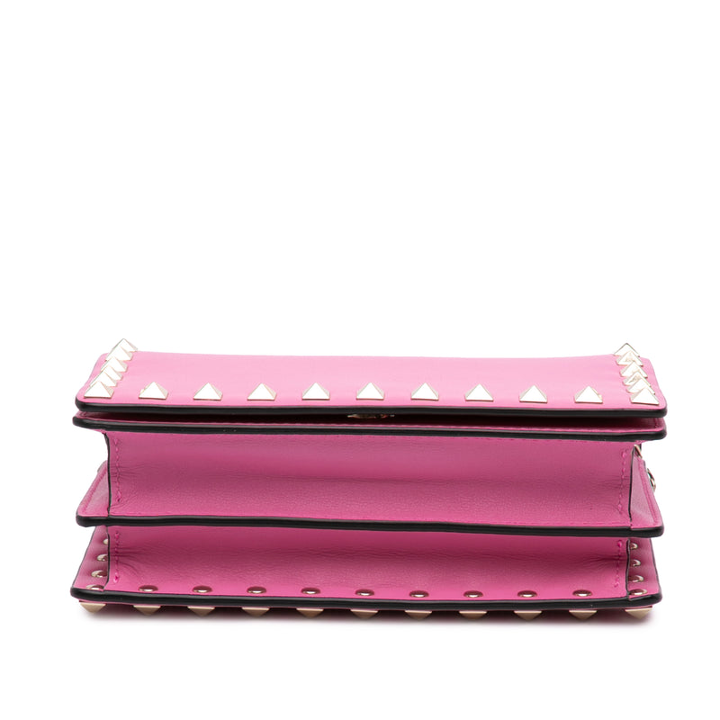 Pebbled Calfskin Rockstud Wallet On Chain - Image 3