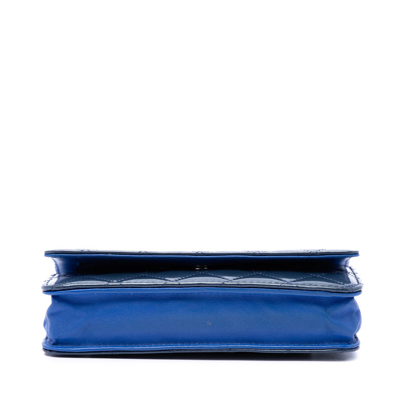 CC Quilted Patent Wallet On Chain - Image 3