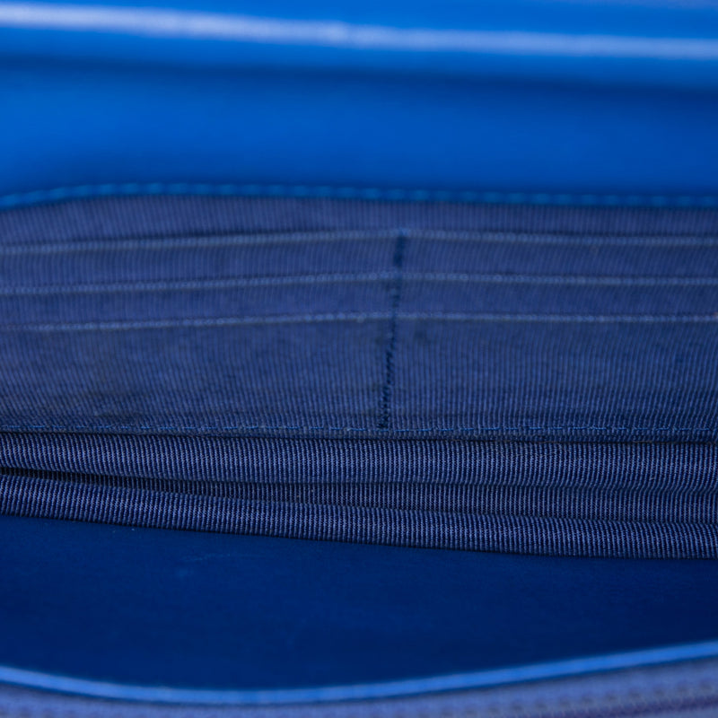 CC Quilted Patent Wallet On Chain - Image 4