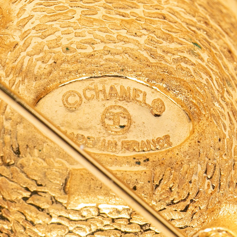 CC Gold Plated Quilted Round Brooch - Image 3