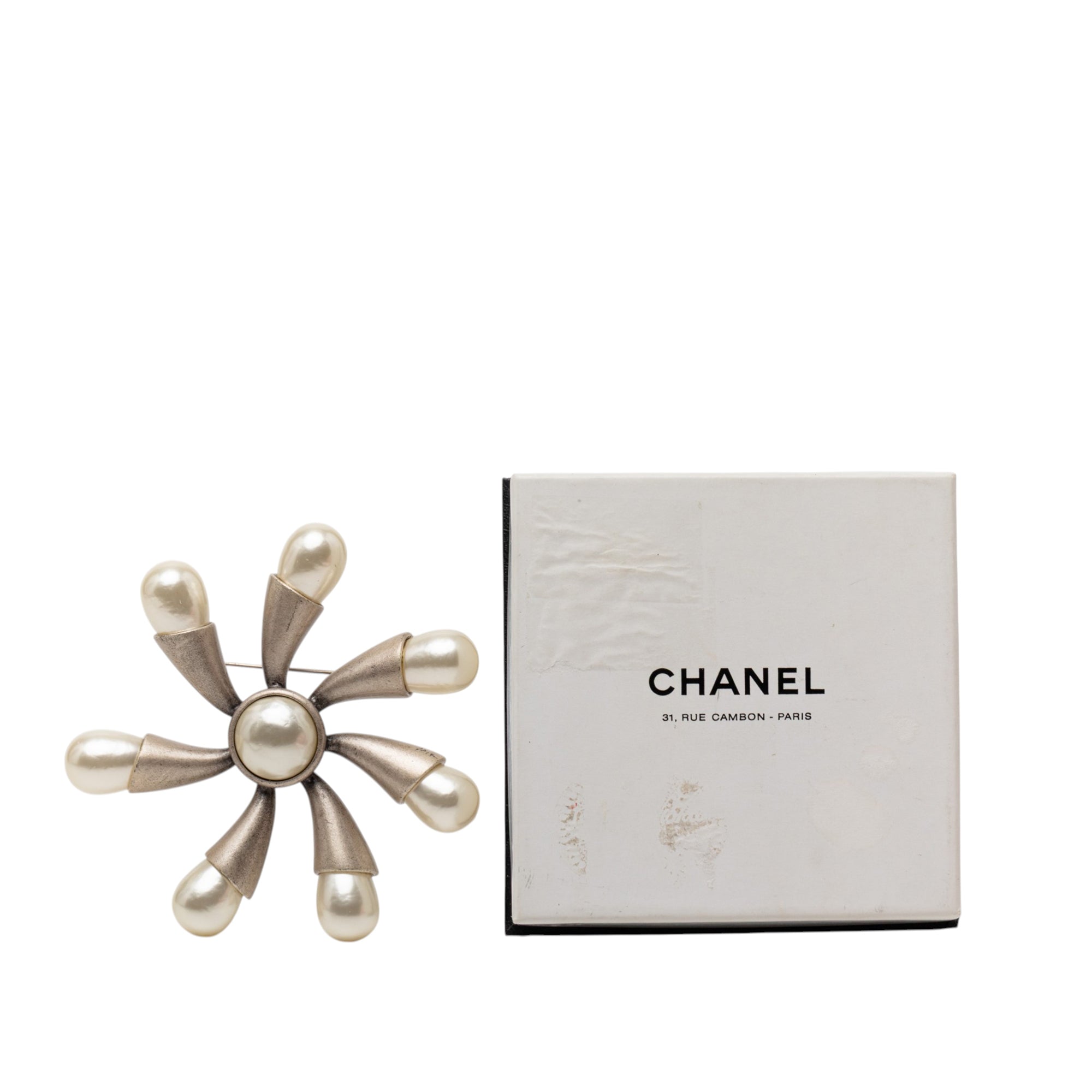 Gold Plated Faux Pearl Flower Brooch - Image 4