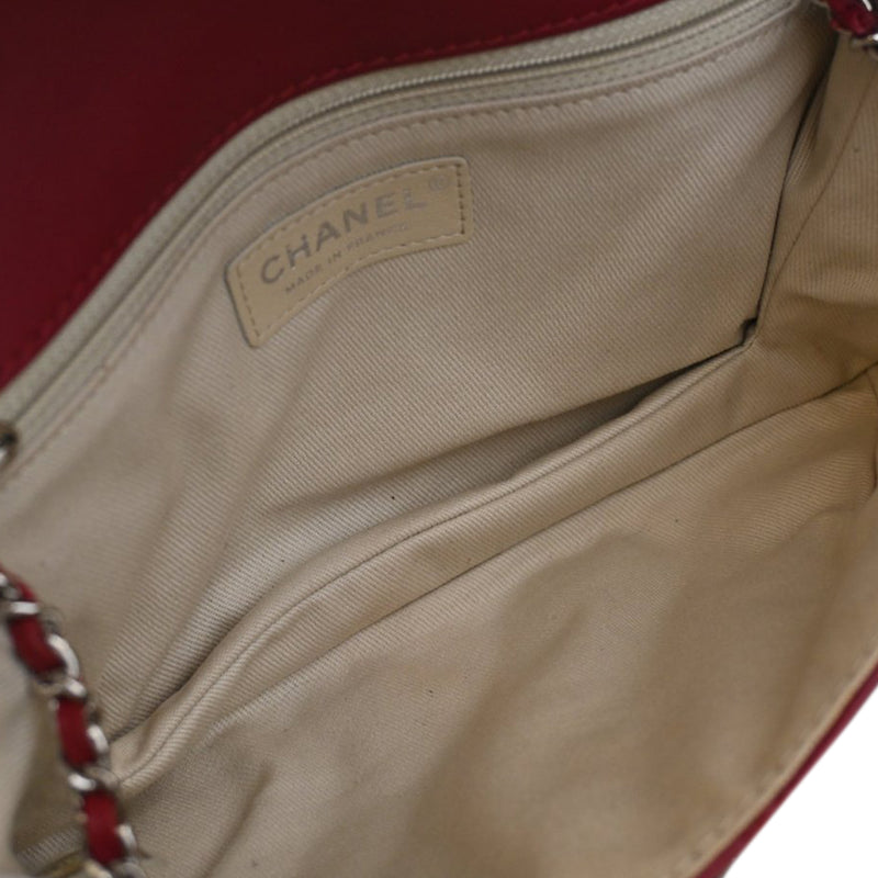 Quilted Calfskin Double Stitch Hamptons Clutch with Chain - Image 6