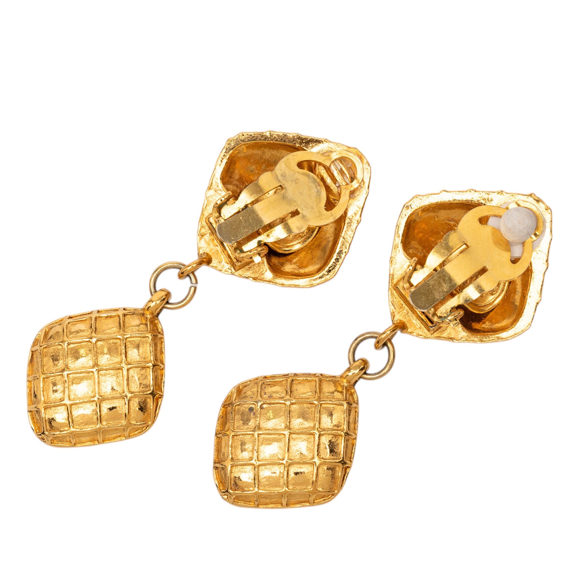 Gold Plated Quilted Diamond Shape Strass Drop Clip On Earrings - Image 2