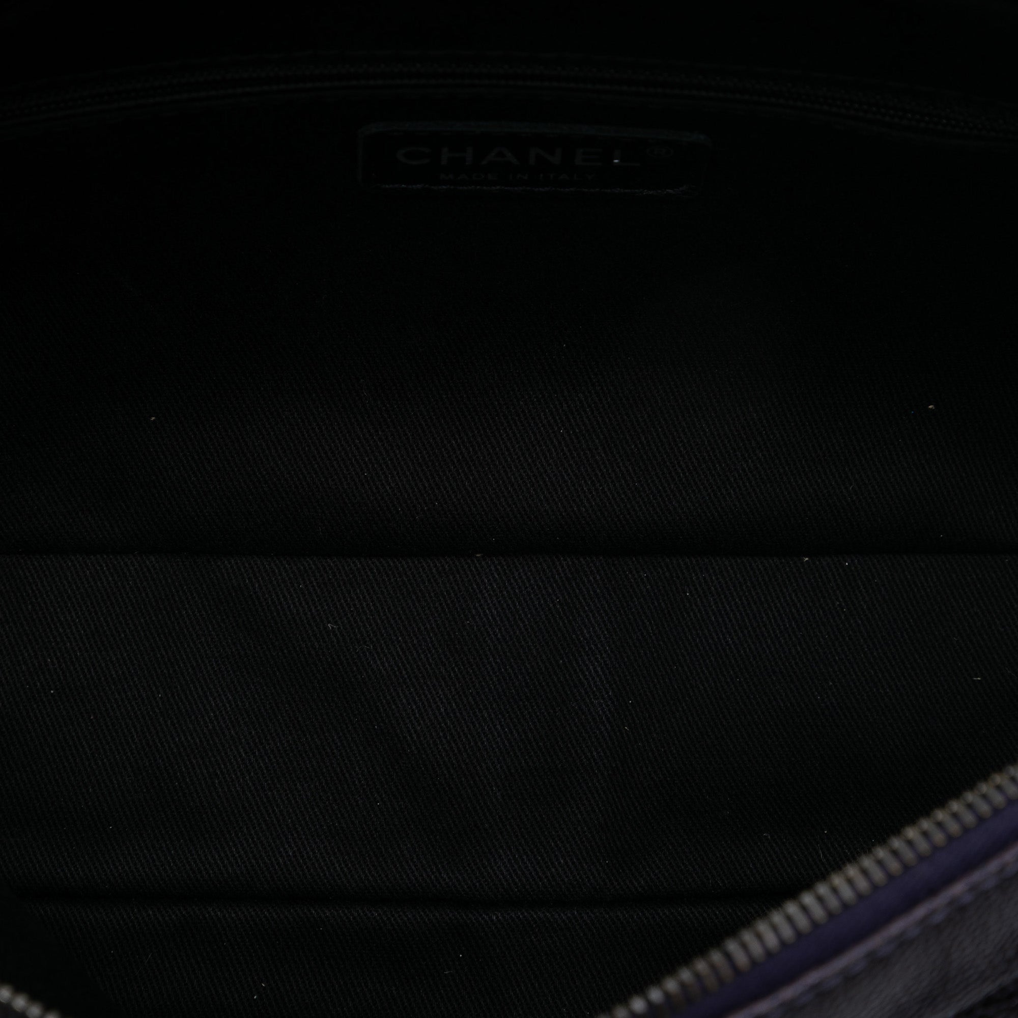 Jumbo Quilted Iridescent Caviar Easy Flap - Image 4