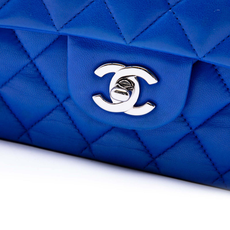 Medium Classic Lambskin Double Flap - Image 5
