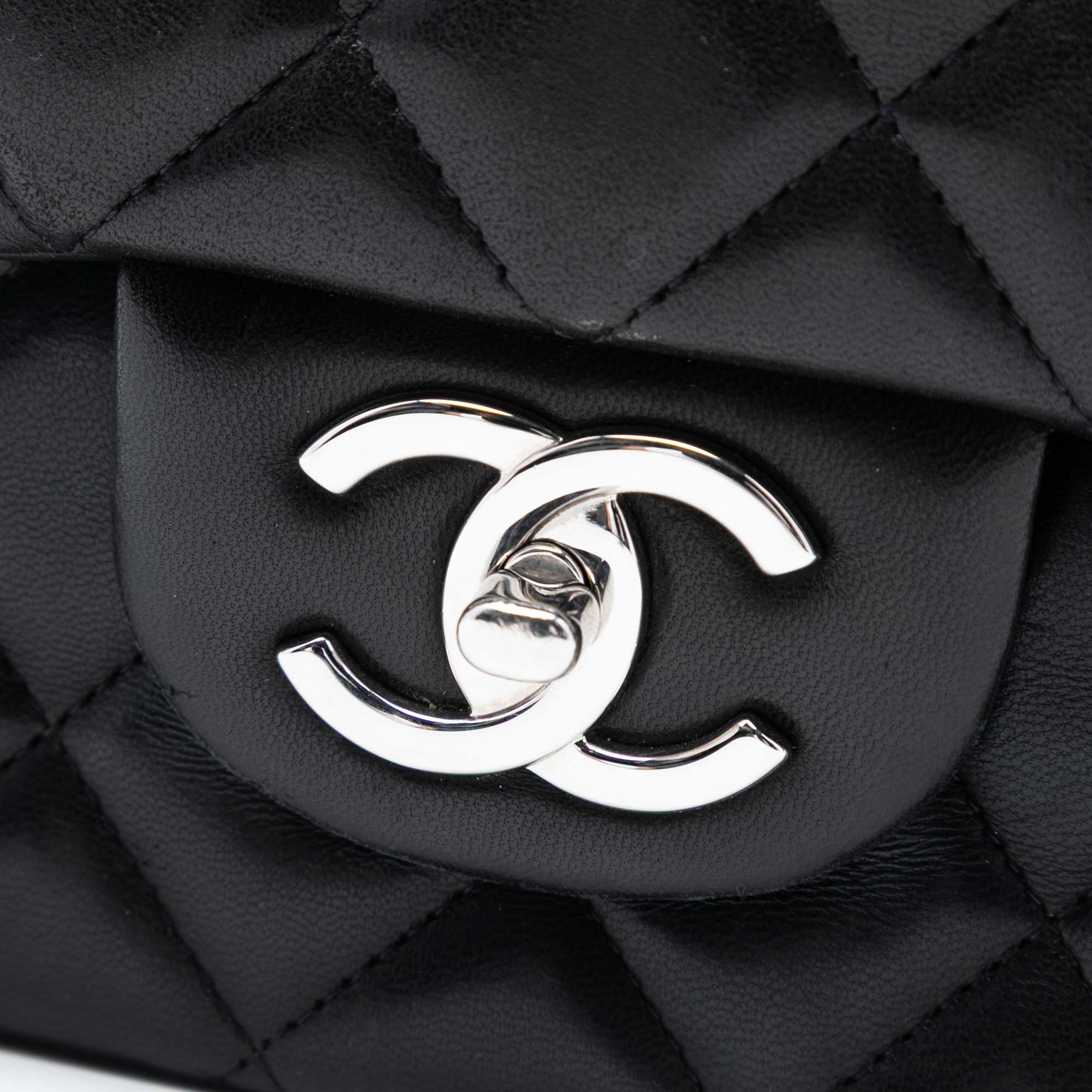 Maxi Classic Lambskin Double Flap - Image 6