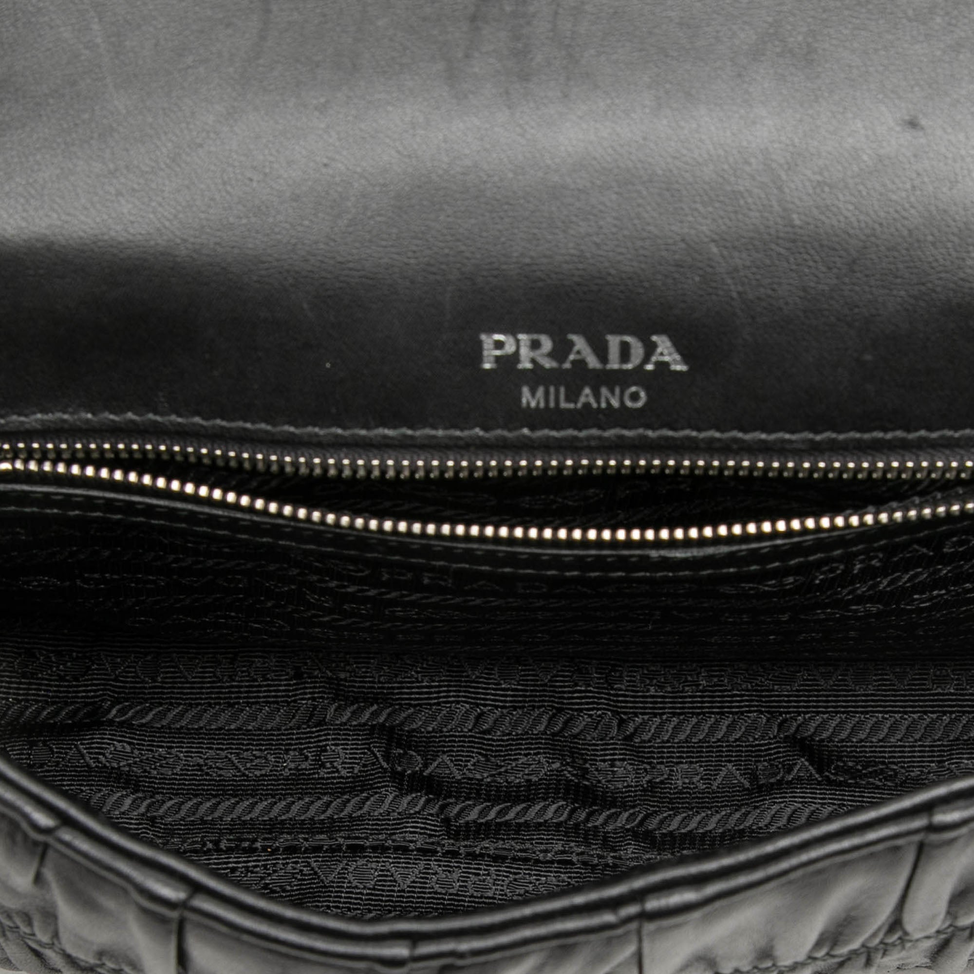 Nappa Gaufre Chain Flap - Image 4