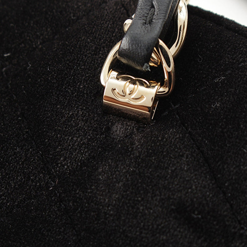 Quilted Velvet Coco Clutch With Chain - Image 10