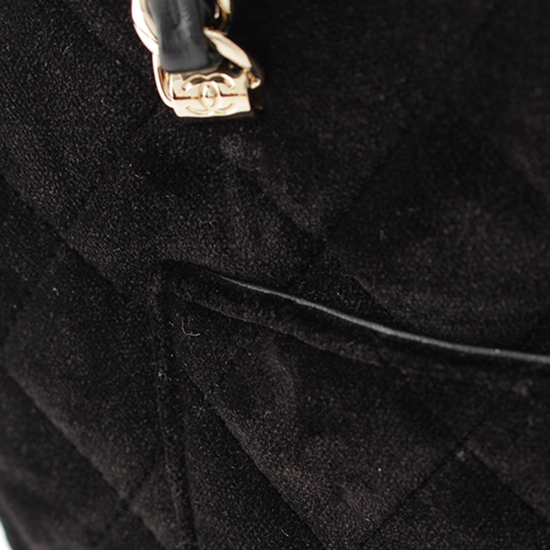 Quilted Velvet Coco Clutch With Chain - Image 15