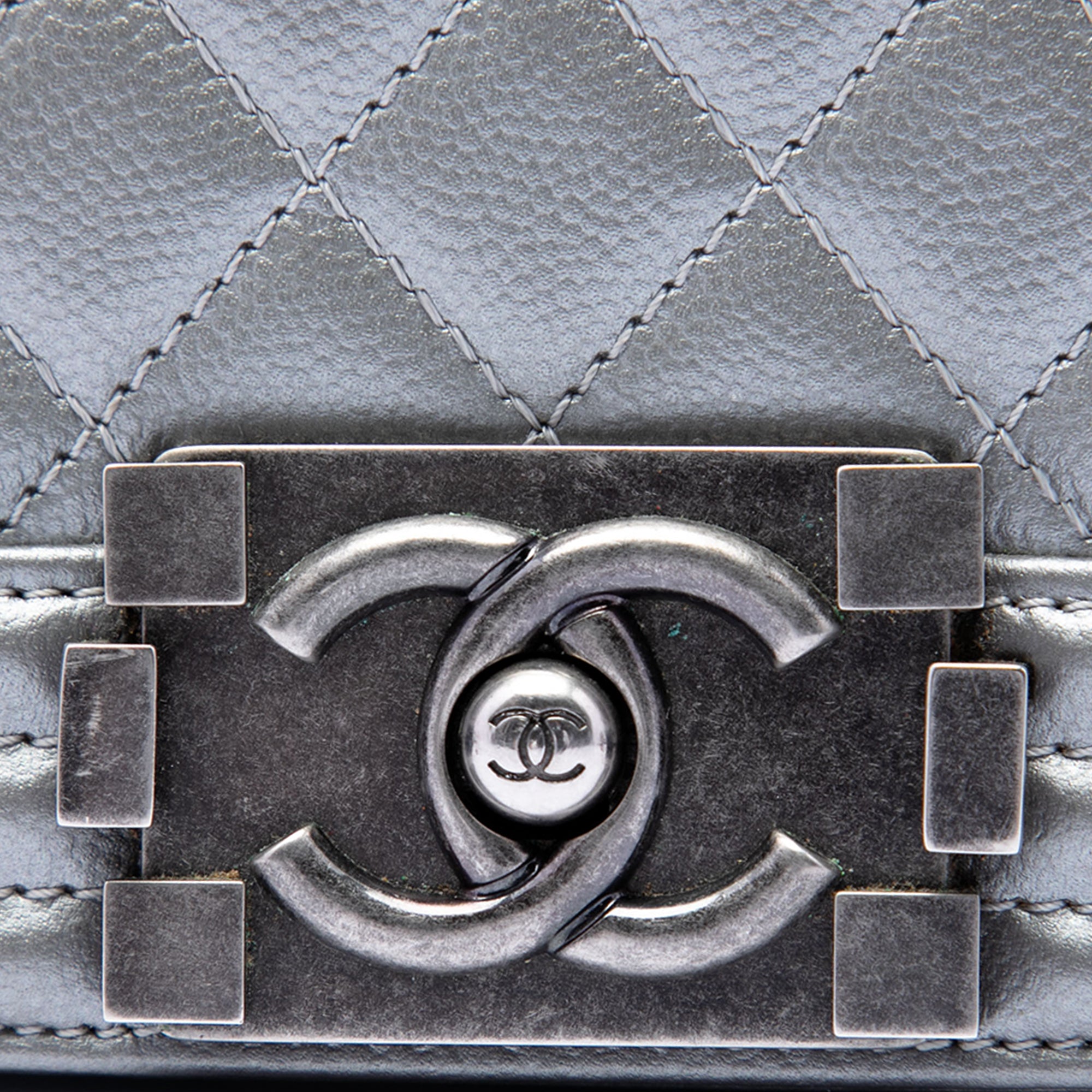 Old Medium Quilted Metallic Caviar Boy Flap - Image 5